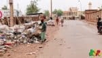 Bamako propre Ordures route passants Mali