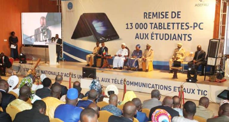 ordinateur etudiant Tablettes ordinateurs université conférence de presse presse Bamako Mali