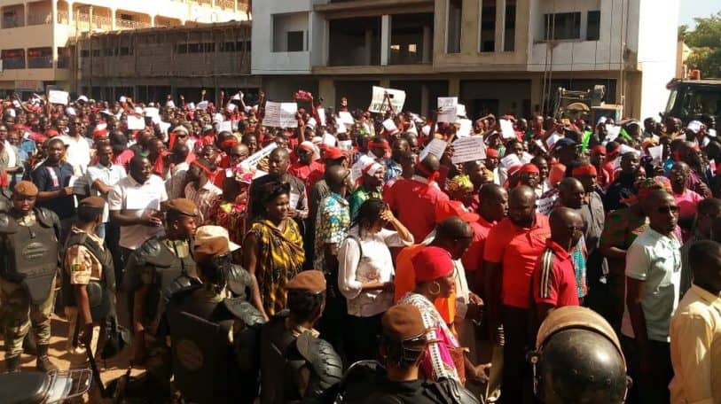A Bamako, les enseignants marchent pour dire « non » au blocage des salaires