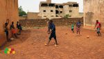 #LaissezNousJouer : à Sebenikoro, la cour d’une école transformée en terrain de sport