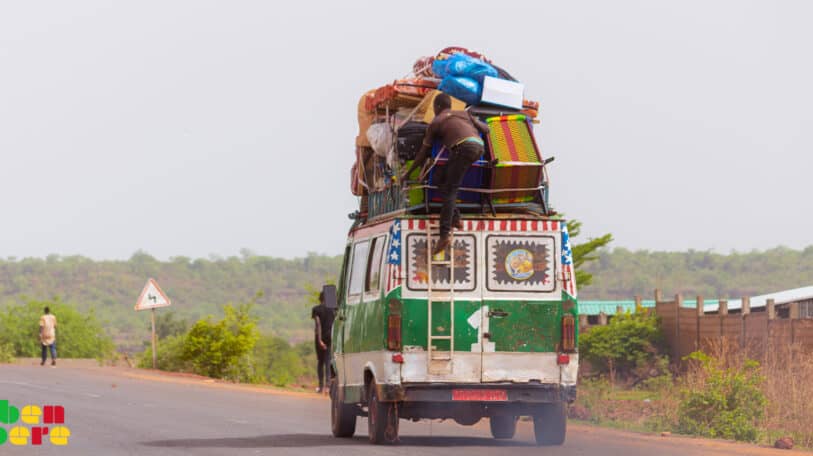 À Bamako, la résistance couteuse des vieilles voitures