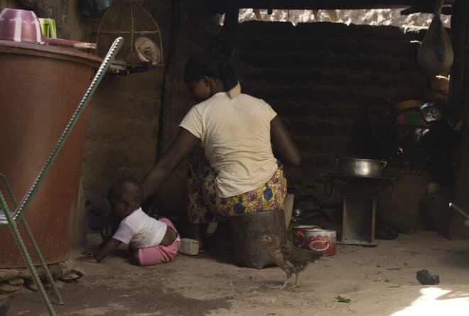 Bamako : abandonnée par son mari, Djénéba et ses 8 enfants