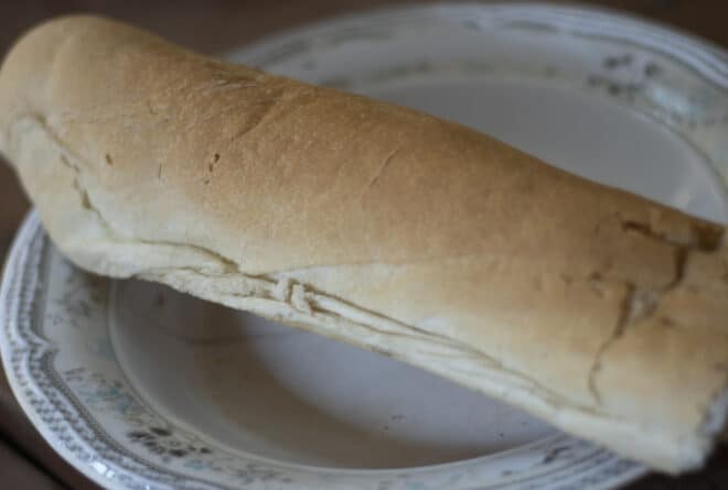 Denrées alimentaires : la hausse du prix du pain fait débat
