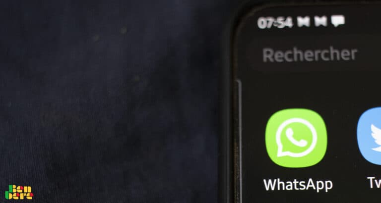 #BenbereVerif : WhatsApp va-t-il partager nos conversations sur Facebook ?
