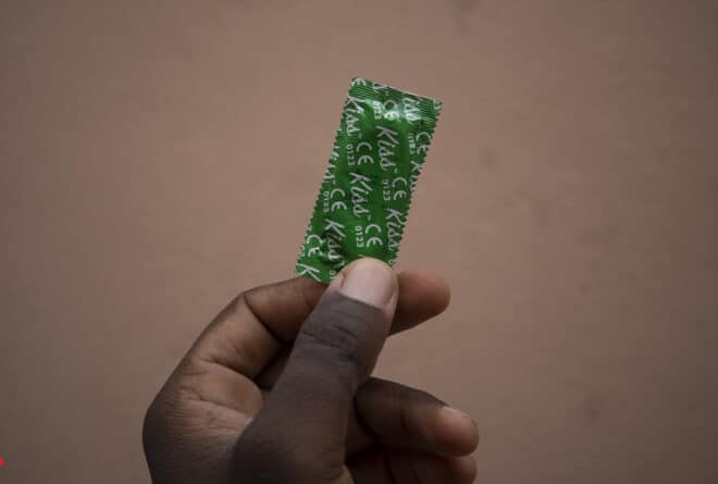 Côte d’Ivoire : pourquoi certains jeunes n’aiment-ils pas les préservatifs ?