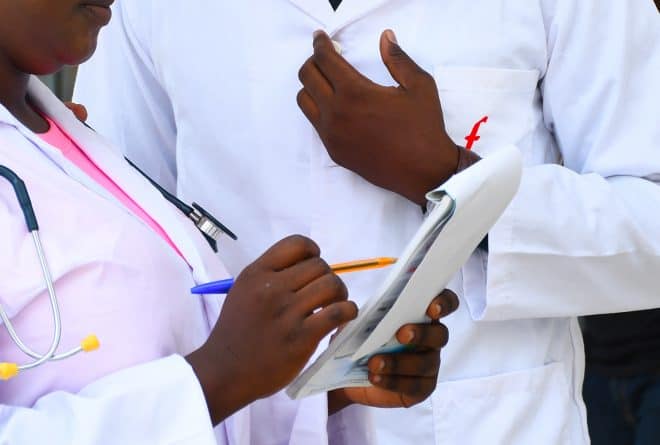 #SiraKura : et si le gouvernement supprimait le concours d’entrée à la fonction publique pour les médecins ?