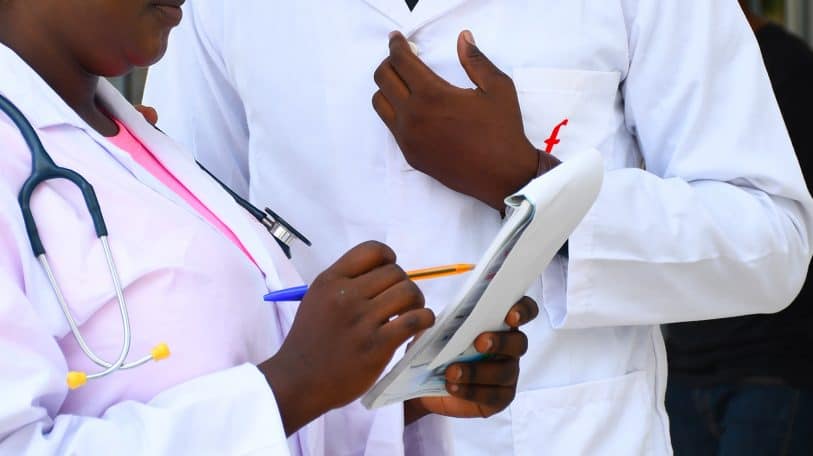 #SiraKura : et si le gouvernement supprimait le concours d’entrée à la fonction publique pour les médecins ?