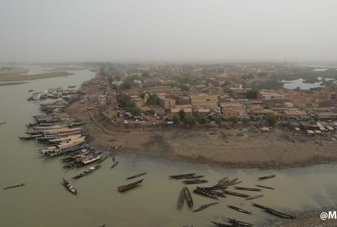 #NeTuonsPasNosFleuves : à Mopti, les constructions dans le lit du fleuve inquiètent