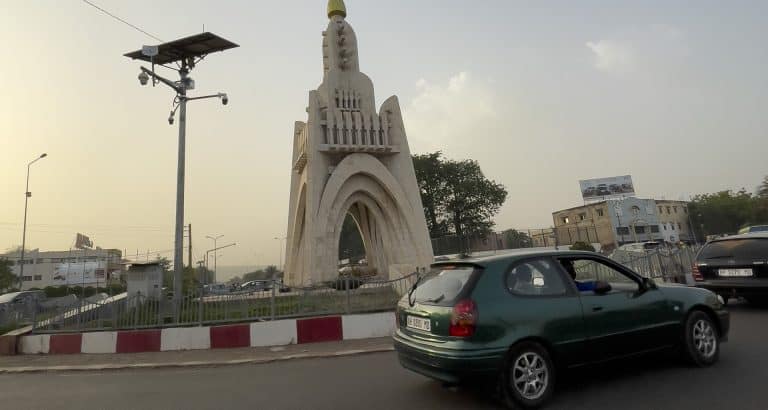 Sécurité routière : à Bamako, plus de voies réservées et de feux tricolores pour fluidifier la circulation