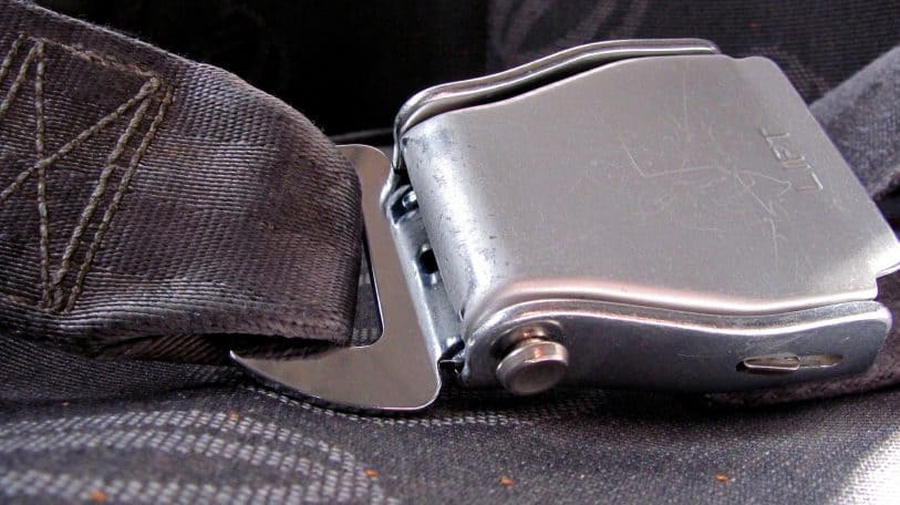 Sécurité routière : et si on rendait obligatoire le port de la ceinture de sécurité dans les cars de transport ?