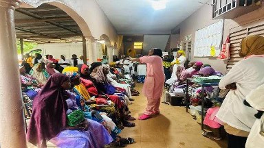 Photo sensibilisation sur la désinformation sanitaire au centre de santé communautaire de yirimadio/ source : Kangaye Sangare, juin 2025